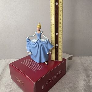 2020 Hallmark A PERFECT FIT Disney Cinderella Keepsake Christmas Ornament